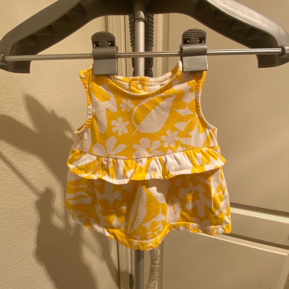 Carter’s yellow blouse